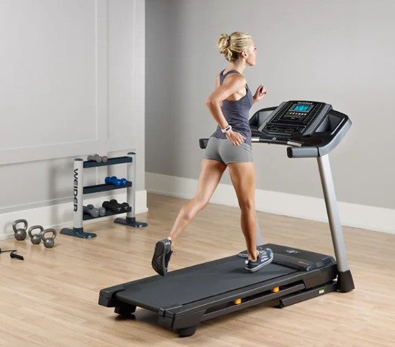 Беговая дорожка замечательный тренажер, который поможет Вам приобрести отличную физическую